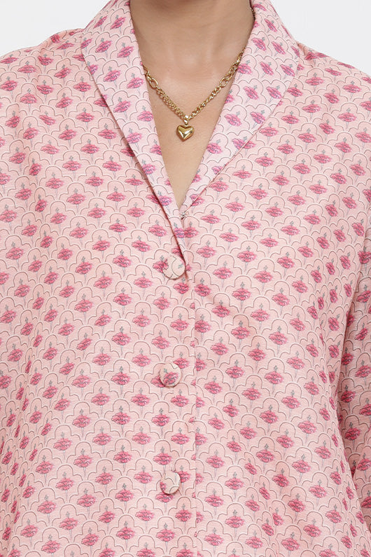  A woman wearing Saral Printed Co-ord Set of Baby Pink Color.