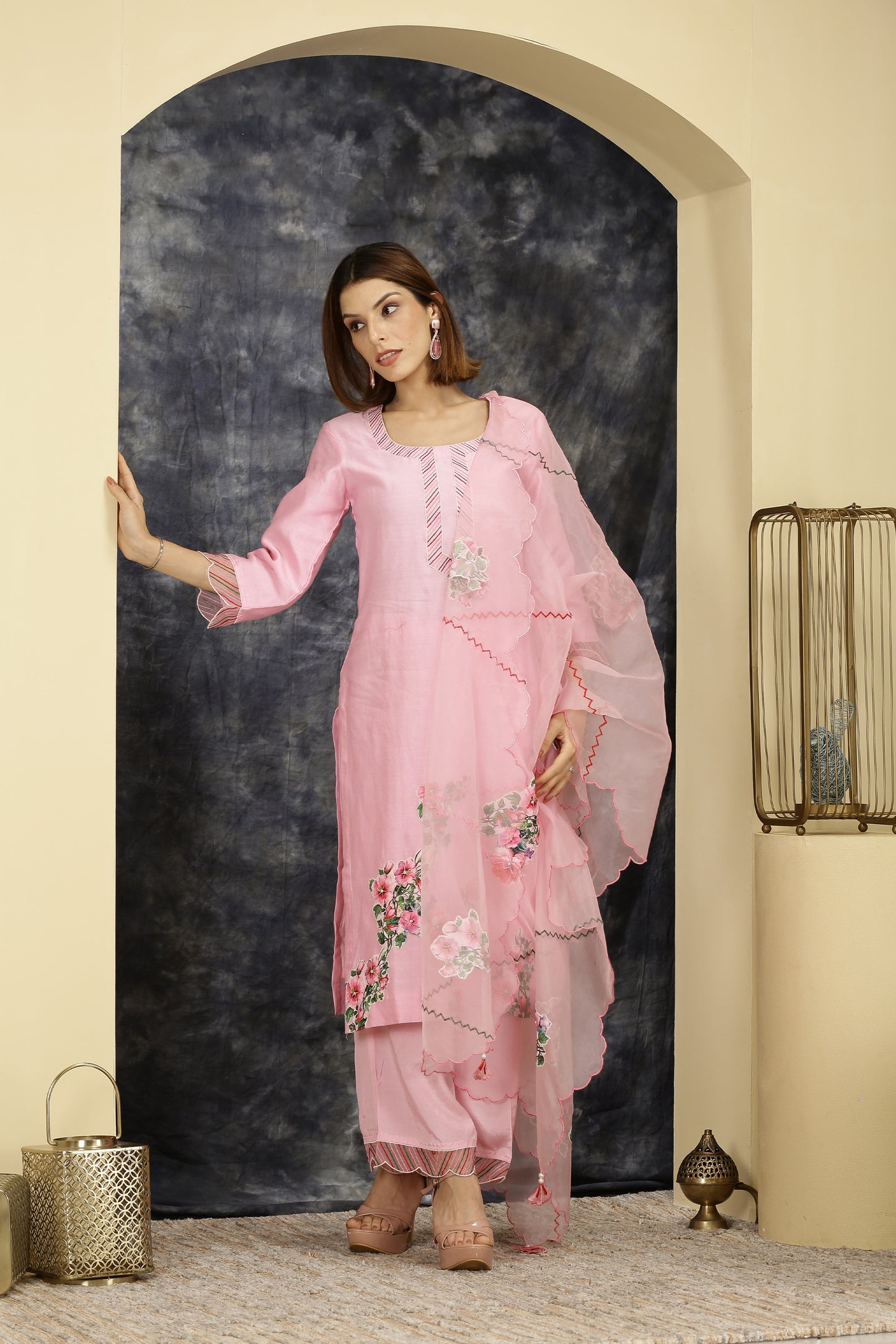 A woman standing and wearing Vaidehi Pink Colored Suit Set.